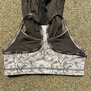 Lulu lemon size 4 tank built in bra